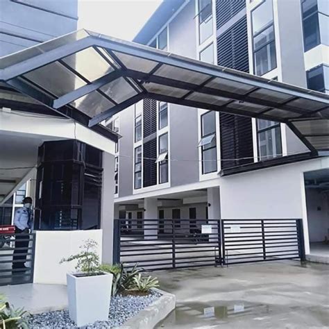 Condos in Aizen Flats .